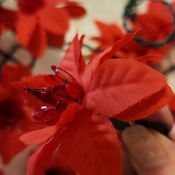 Vintage Silk Poinsettia lights - Picture 10 of 12